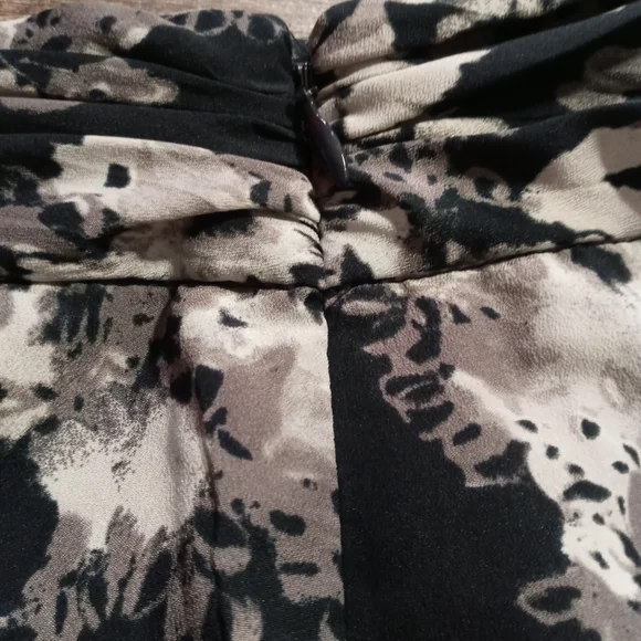 Banana Republic Skirt with Floral Print - Picture 5 of 6